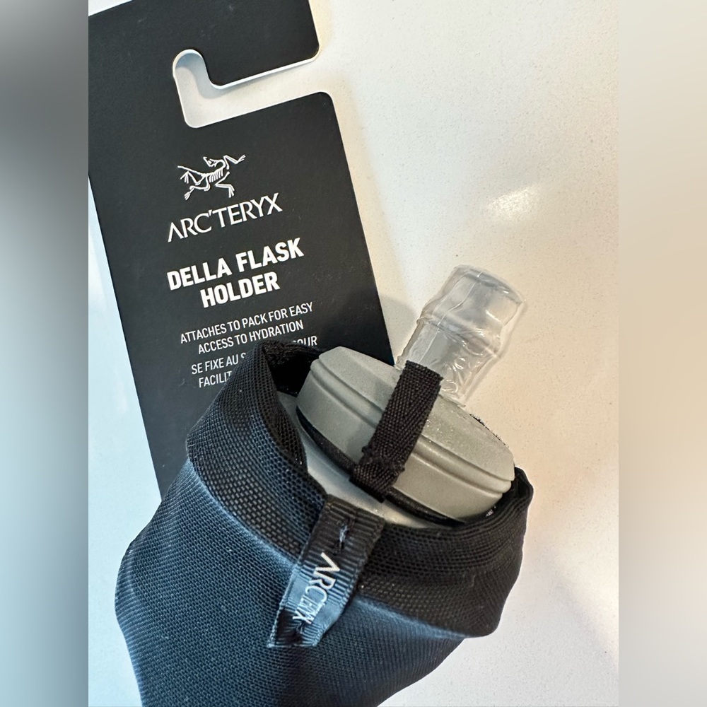 Arc’teryx Della flask holder and bottle - Picture 2 of 3